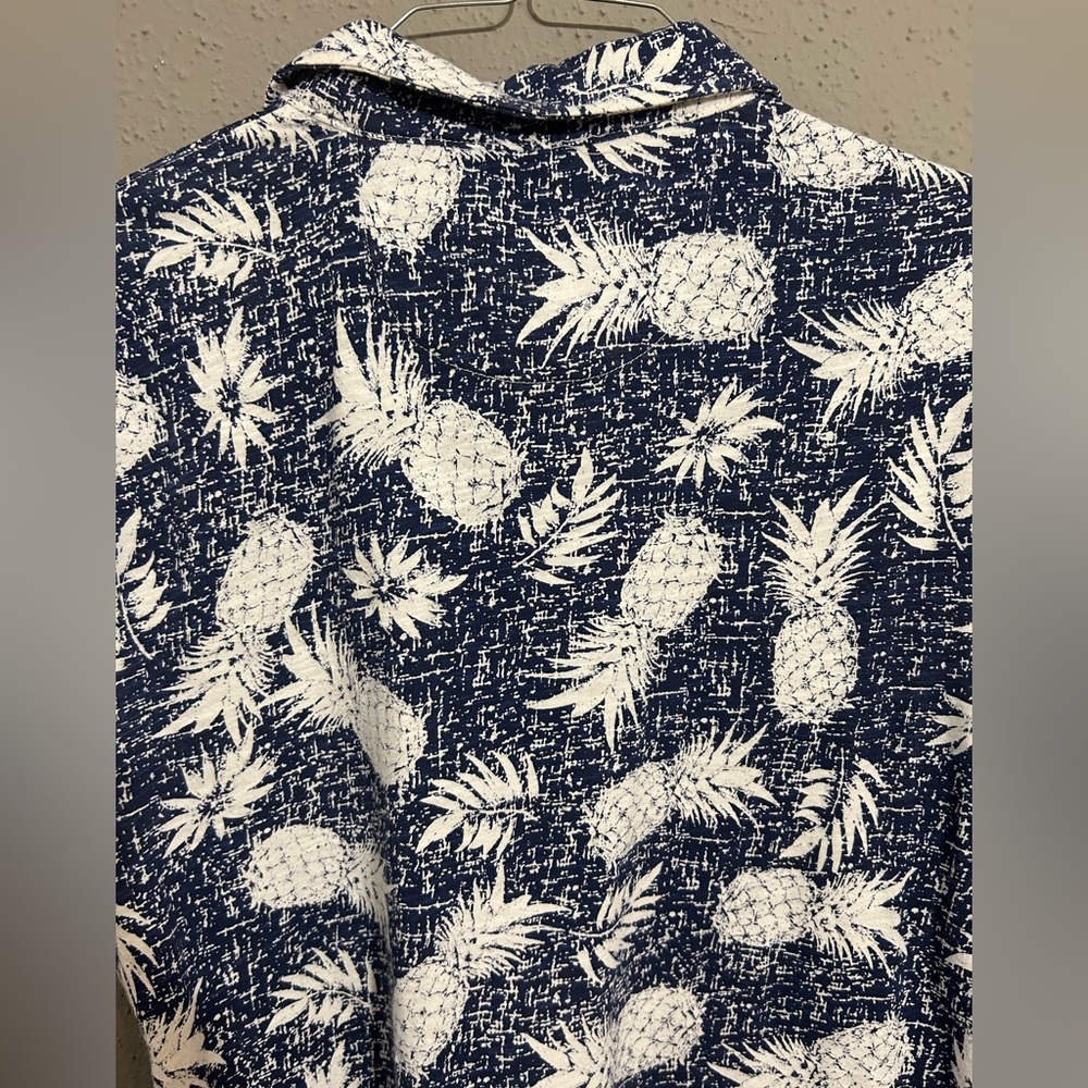 Heritage Blue and White Pineapple Print Men's Shirt. Size MD. Great condition - Picture 5 of 5